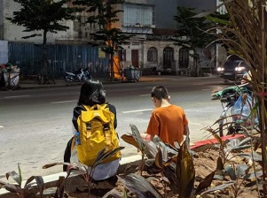Bei Regen oder Sonnenschein sind die Mitarbeiter von Blue Dragon jeden Tag und jede Nacht auf den Straßen unterwegs, um Kinder in Not zu unterstützen.